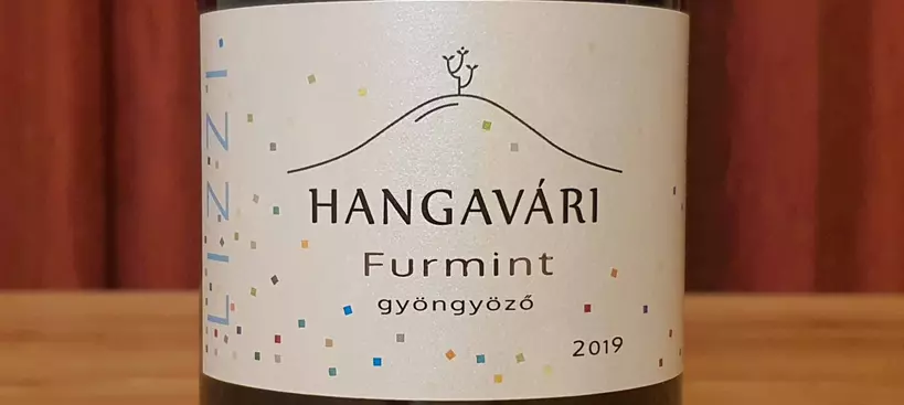 Hangavári Pincészet: Lizzi Gyöngyöző Furmint 2019 című cikk borítóképe