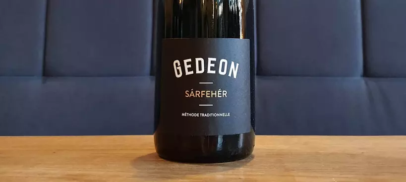 Gedeon Birtok: Sárfehér Méthode Traditionnelle Brut című cikk borítóképe