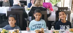Gyerekbarát Manna-brunch című cikk borítóképe