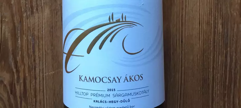 Hilltop Borászat: Kamocsay Prémium Sárgamuskotály 2015 című cikk borítóképe
