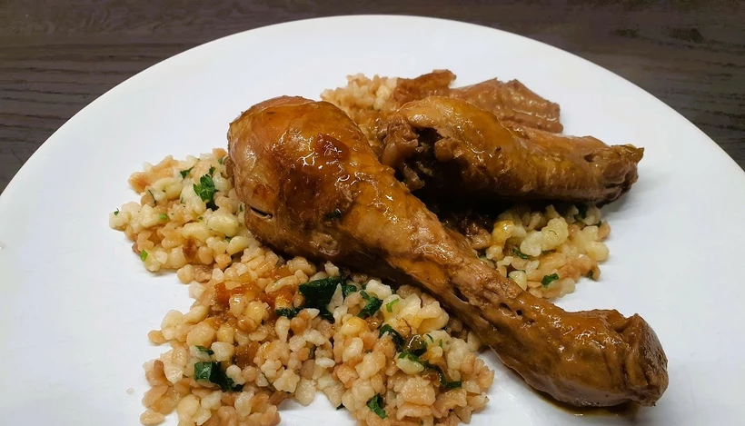 Csirkepörkölt tarhonyával című cikk borítóképe