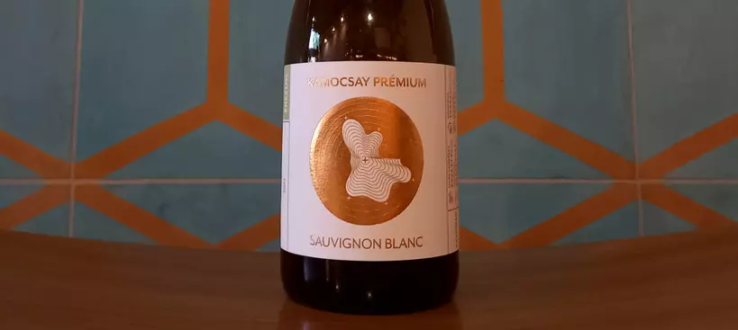 Hilltop Neszmély Borászat: Kamocsay Prémium Sauvignon blanc 2020 című cikk borítóképe