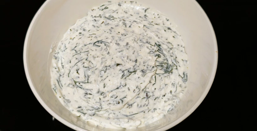 Fehér sajtos meze – haydari című cikk borítóképe