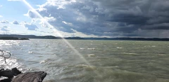 Zamárdi – ahol a Balaton mindenkié című cikk borítóképe