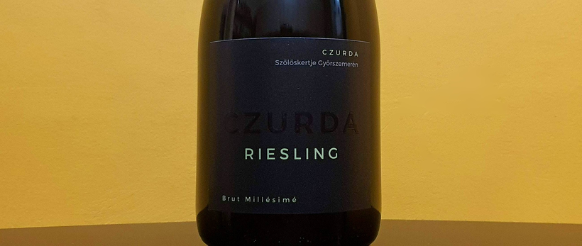 CZURDA Szőlőskertje Győrszemerén: Riesling Brut Millésimé 2022 című cikk borítóképe