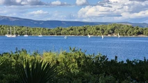 Vár Hvar! című cikk borítóképe
