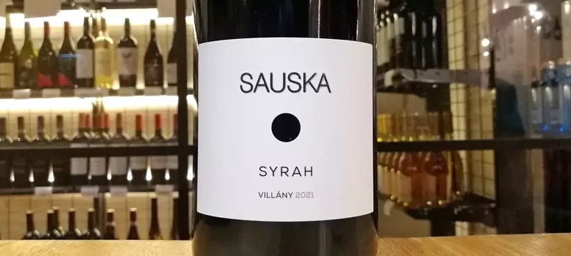Sauska Pincészet Villány: Syrah 2021 című cikk borítóképe