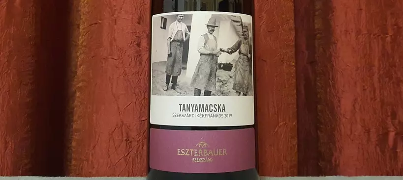 Eszterbauer Borászat: Tanyamacska Kékfrankos 2019 című cikk borítóképe