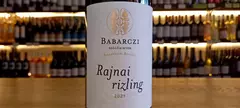 Babarczi Szőlőbirtok és Pince: Pannonhalmi Rajnai Rizling 2021 című cikk borítóképe