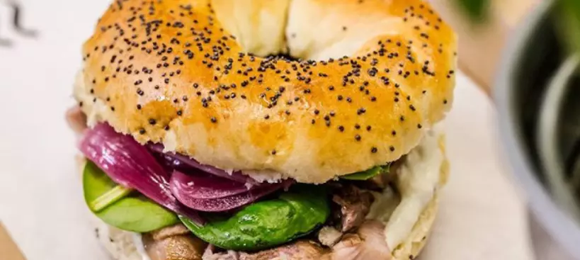 Épp vitorlázunk, egy pulled ponty rendel! című cikk borítóképe