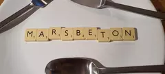 Kódfejtő játék című cikk borítóképe